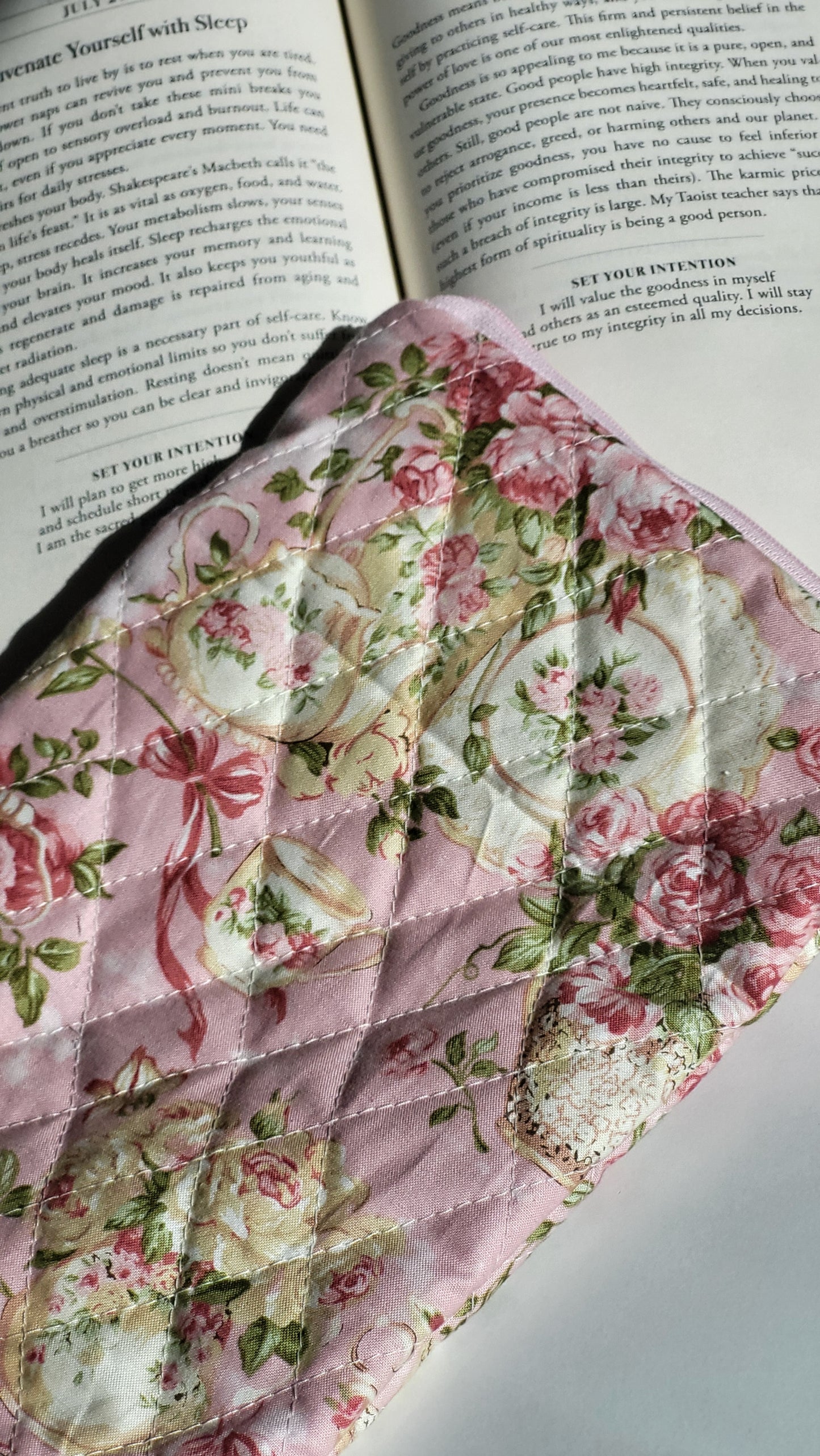 Quilted Rose Tea Pots Kindle Sleeve