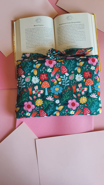 Wildflower Cottage Bow Tie Booksleeve