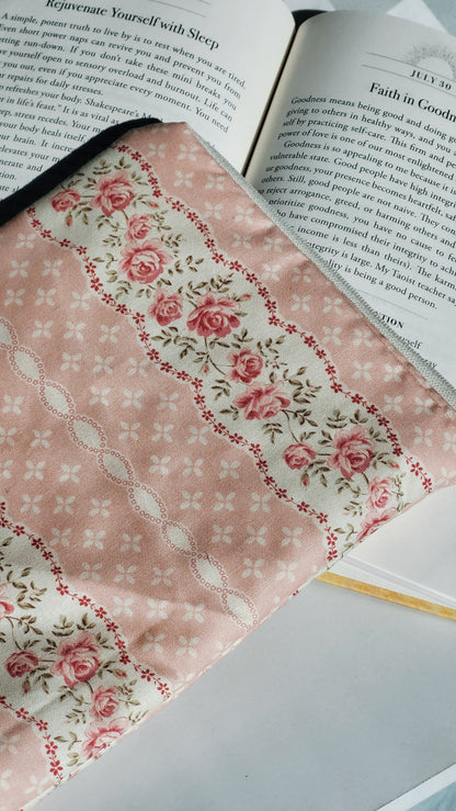 Vintage Mini Rose Kindle sleeve