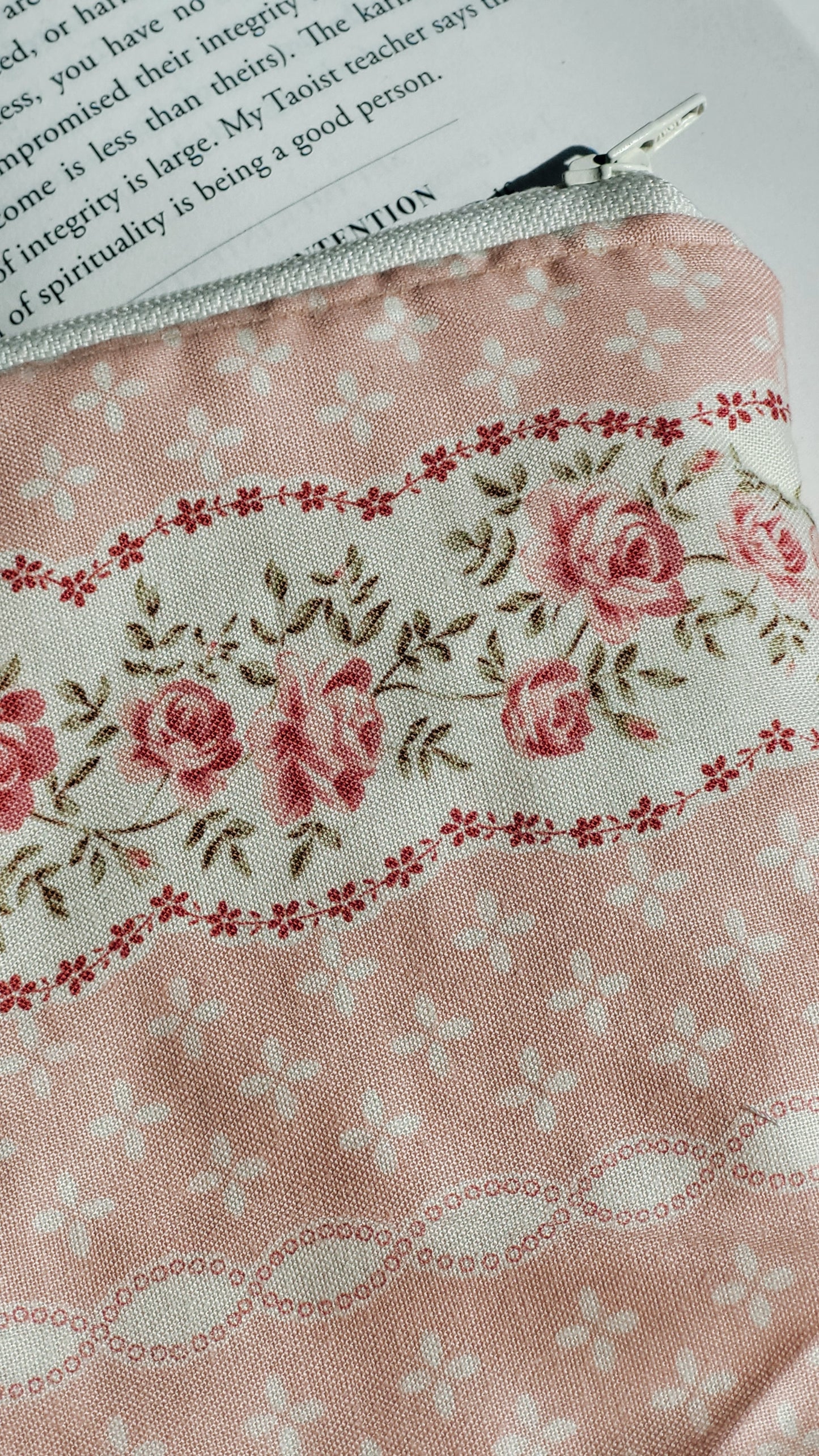 Vintage Mini Rose Kindle sleeve