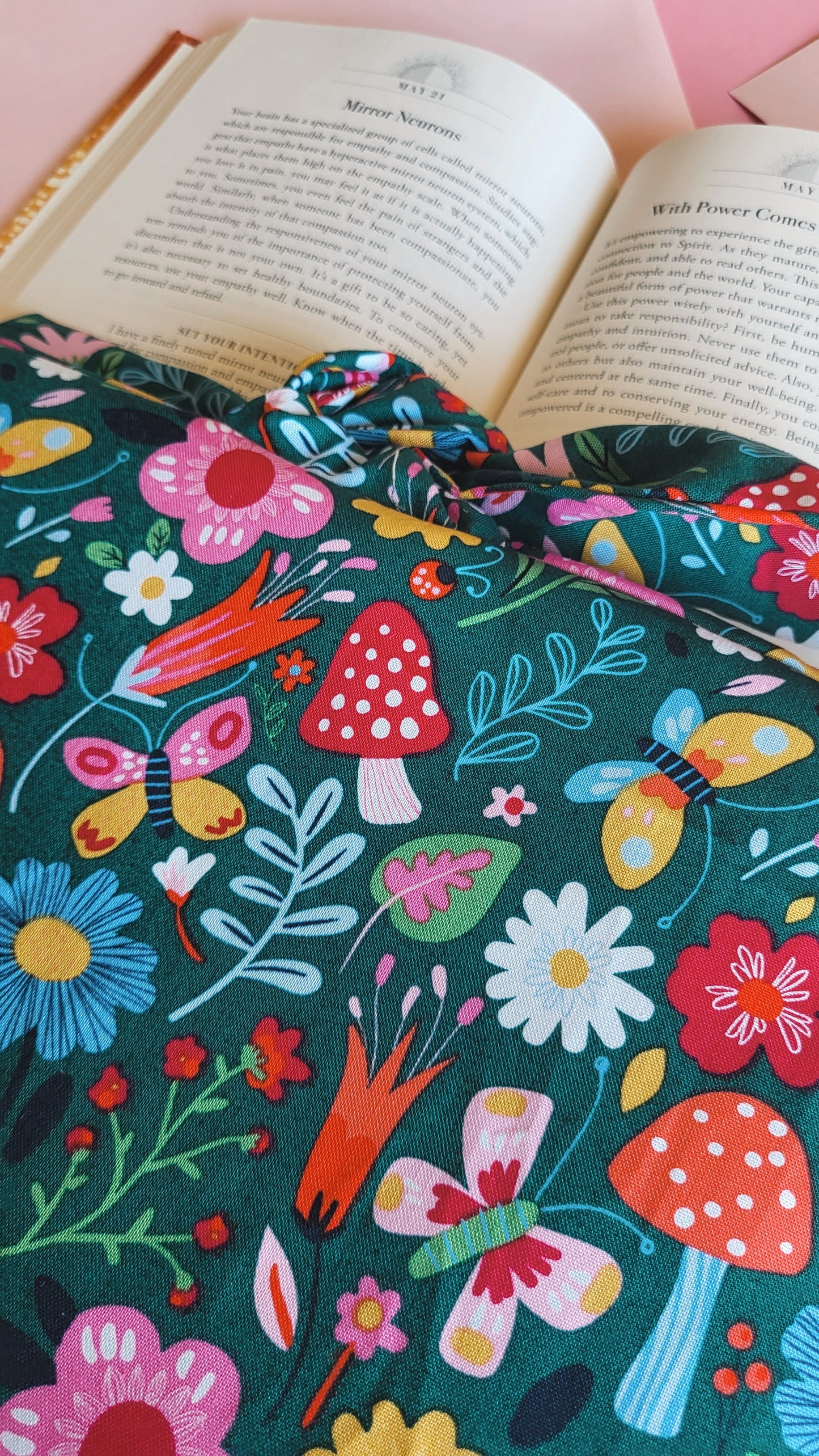 Wildflower Cottage Bow Tie Booksleeve